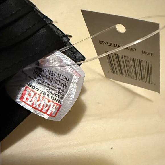 Marvel Comic Book Wallet - Picture 6 of 10